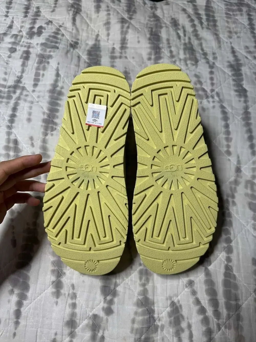 UGG Goldenglow Slides in Golden Apple Yellow 1166513K Women’s 9